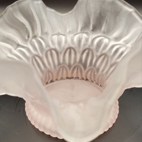 Vintage Frosted Pink Glass Bonbon Crimped Edge Depression Glass Vase - Picture 7 of 7